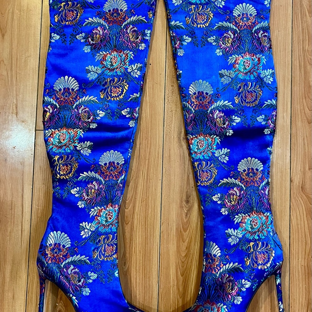 Floral Thigh High Embroidered Stiletto Boots Royal Blue Size 7.5 STUNNING EUC